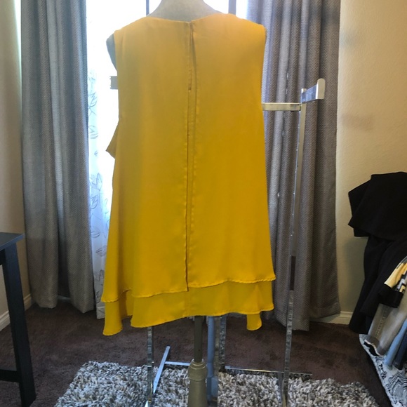 Top - Picture 2 of 2